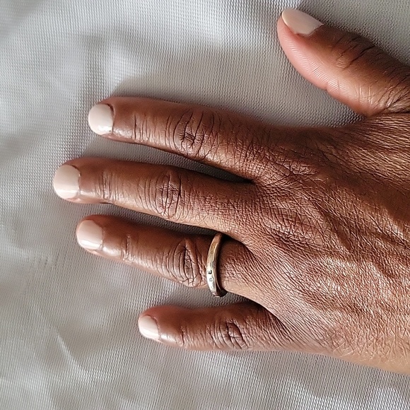 Kenneth Cole ring in sterling silver, size 5.5. - Picture 3 of 5